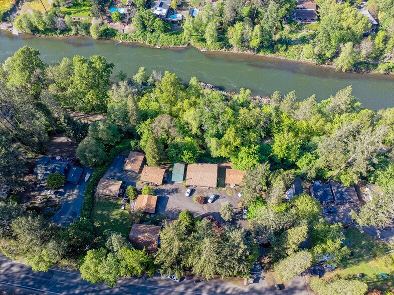 4550 Rogue River Hwy, Grants Pass, OR for sale - Building Photo - Image 1 of 1