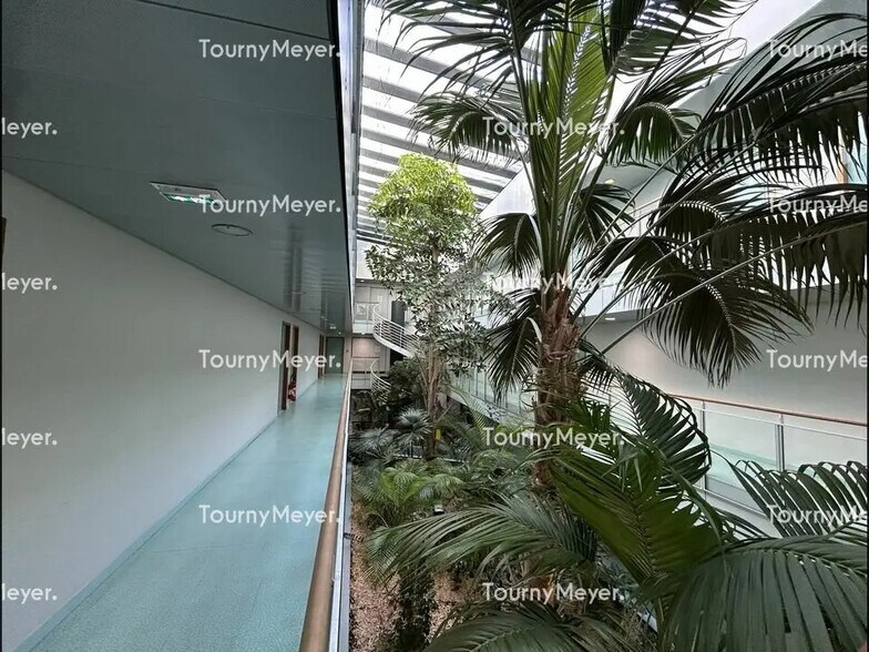 Office in Montpellier for lease - Building Photo - Image 3 of 6