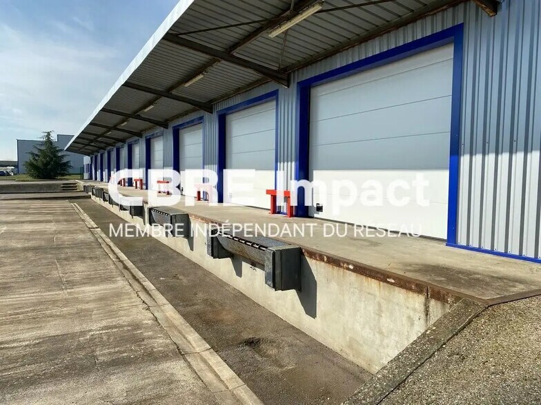 Flex in Couchey for lease - Building Photo - Image 1 of 10