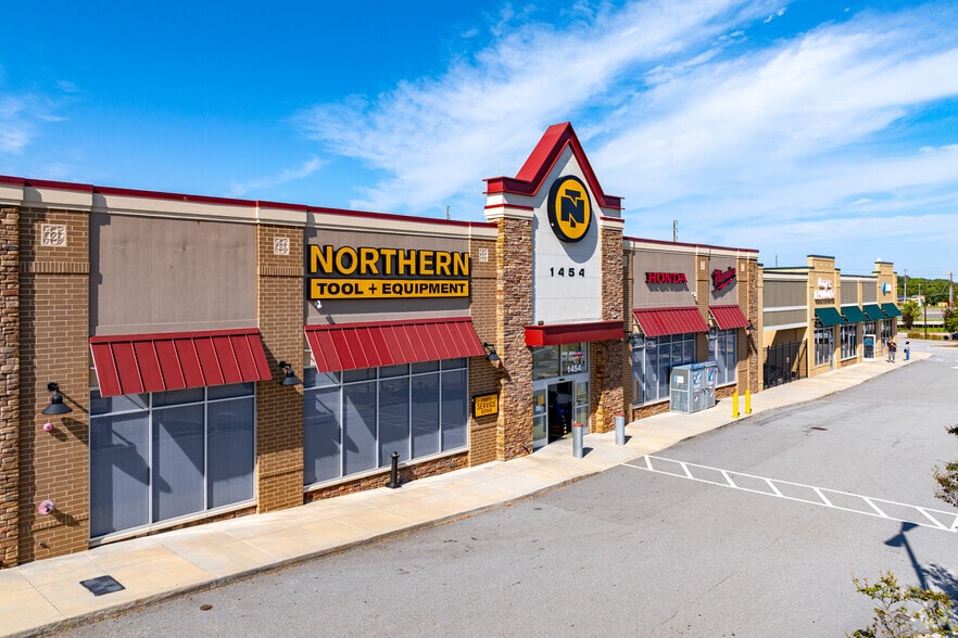 Salem Gate Market portfolio of 2 properties for sale on LoopNet.com - Building Photo - Image 2 of 12