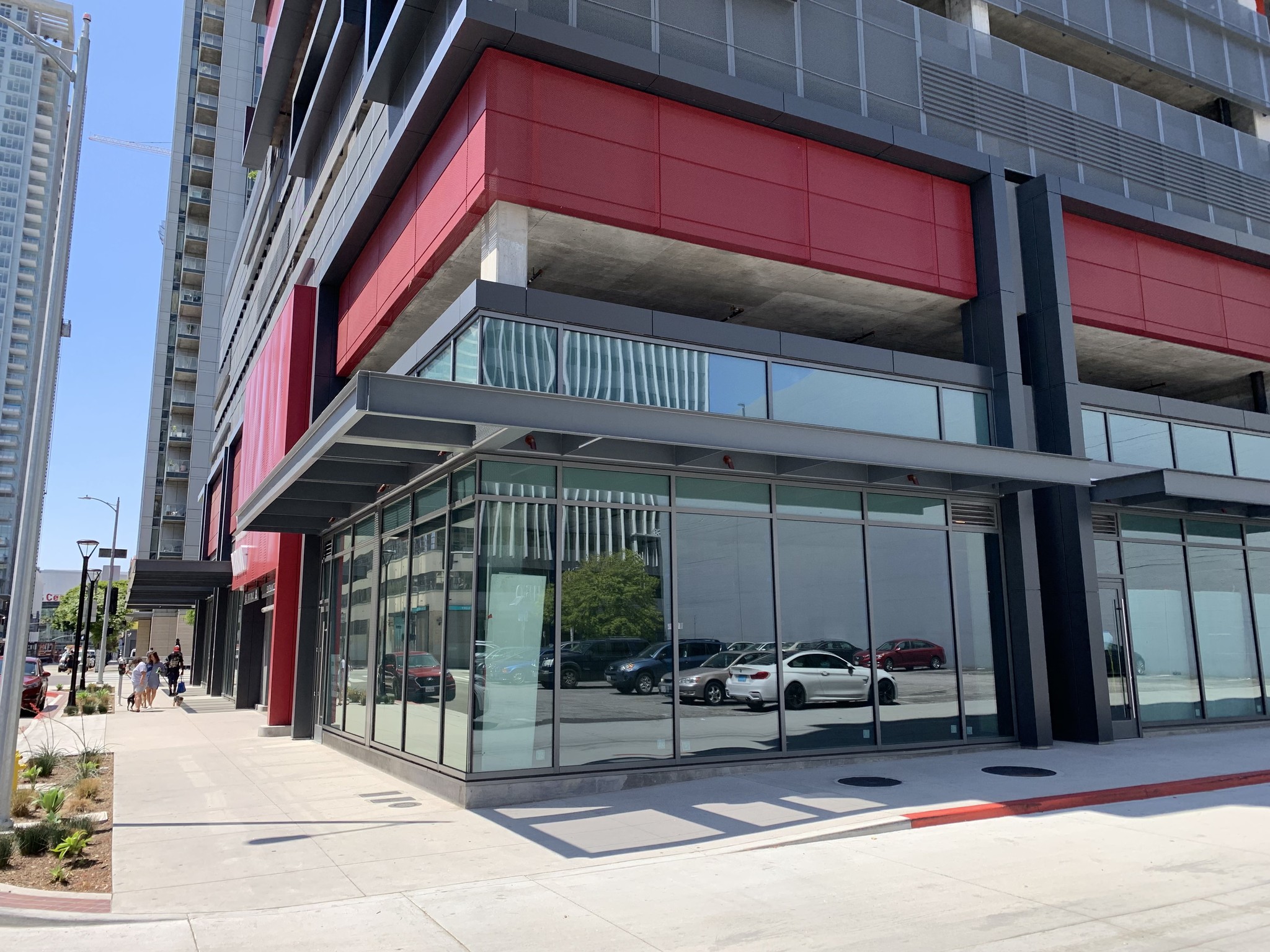 1120 S Grand Ave, Los Angeles, CA for lease Building Photo- Image 1 of 4