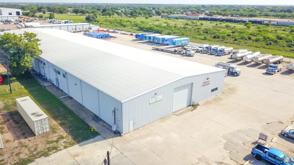 808 Bob White Rd, Victoria, TX for sale - Building Photo - Image 2 of 50