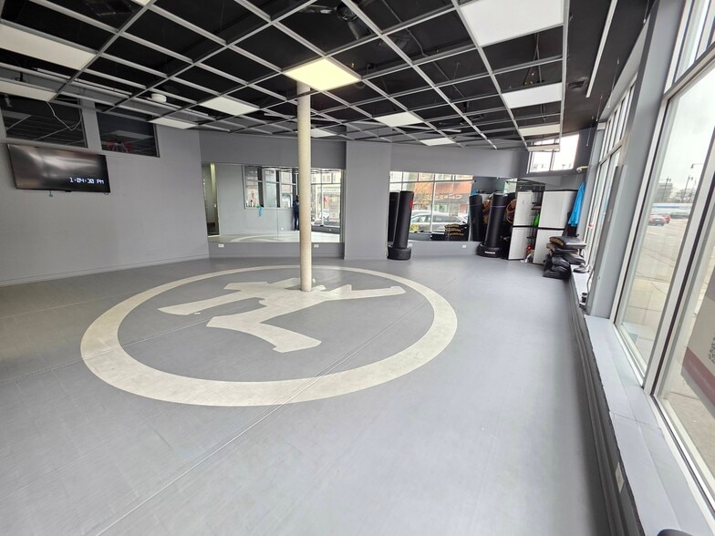 2329 W Belmont Ave, Chicago, IL for lease - Building Photo - Image 2 of 16