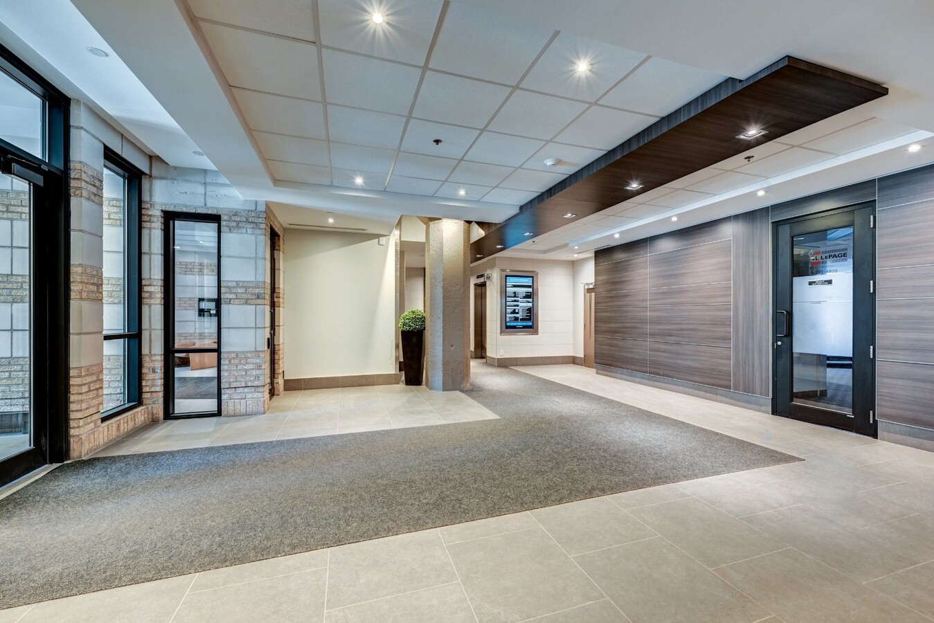 1155-1185 Av Bernard, Montréal, QC H2V 1V5 - Unit 1-5 - - Interior Photo - Image 2 of 5