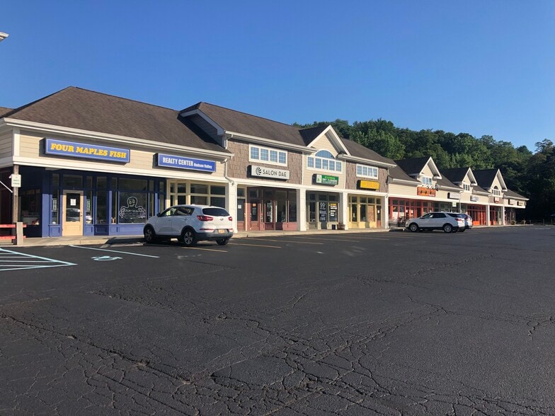 1820 NEW HACKENSACK Rd, Poughkeepsie, NY for lease - Building Photo - Image 2 of 3