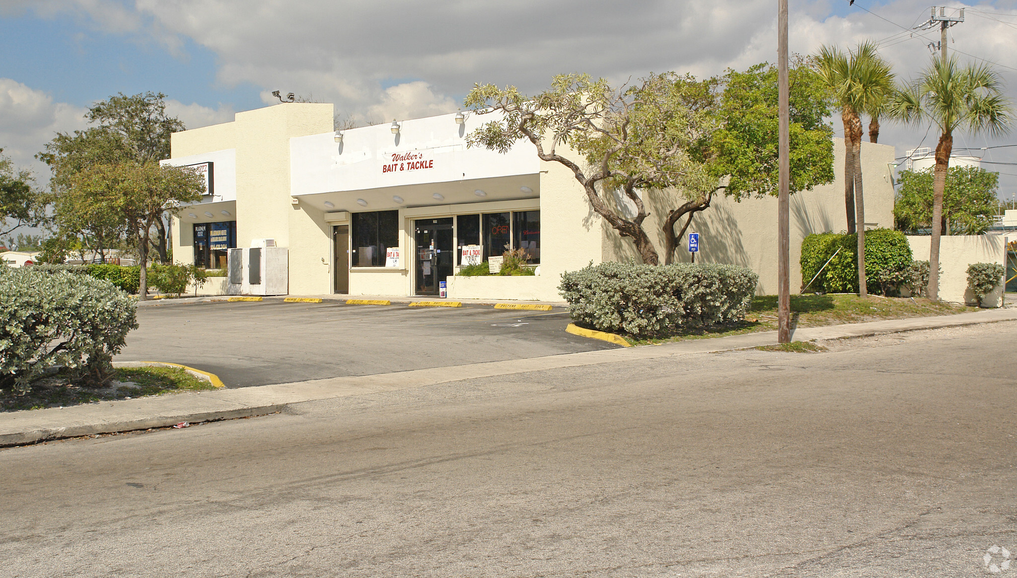 209 W Hillsboro Blvd, Deerfield Beach, FL for lease Primary Photo- Image 1 of 3