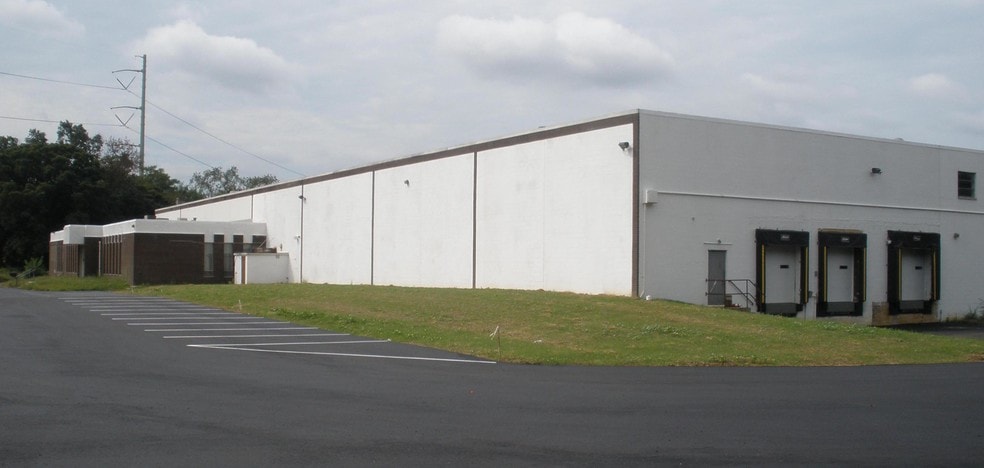 332 Applegarth Rd, Monroe Township, NJ for lease - Building Photo - Image 3 of 4