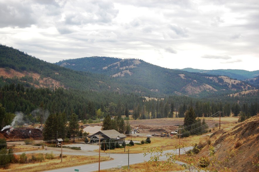 1162 Crownsnest Hwy, Midway, BC V0H 1M0