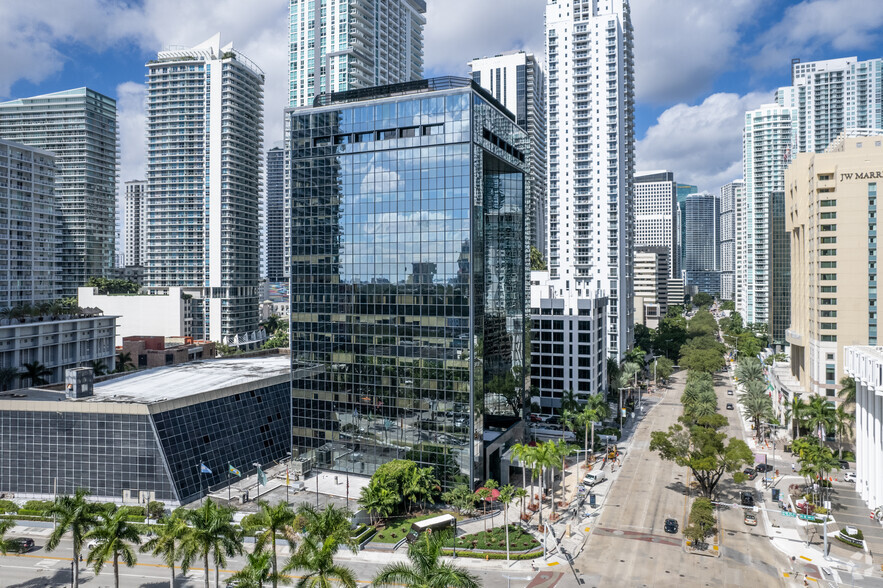 1200 Brickell Ave, Miami, FL for lease - Primary Photo - Image 1 of 33