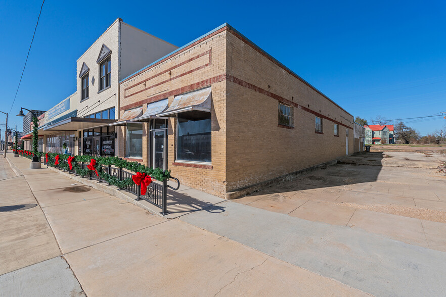 235 E Cameron Ave, Rockdale, TX for lease - Building Photo - Image 3 of 21