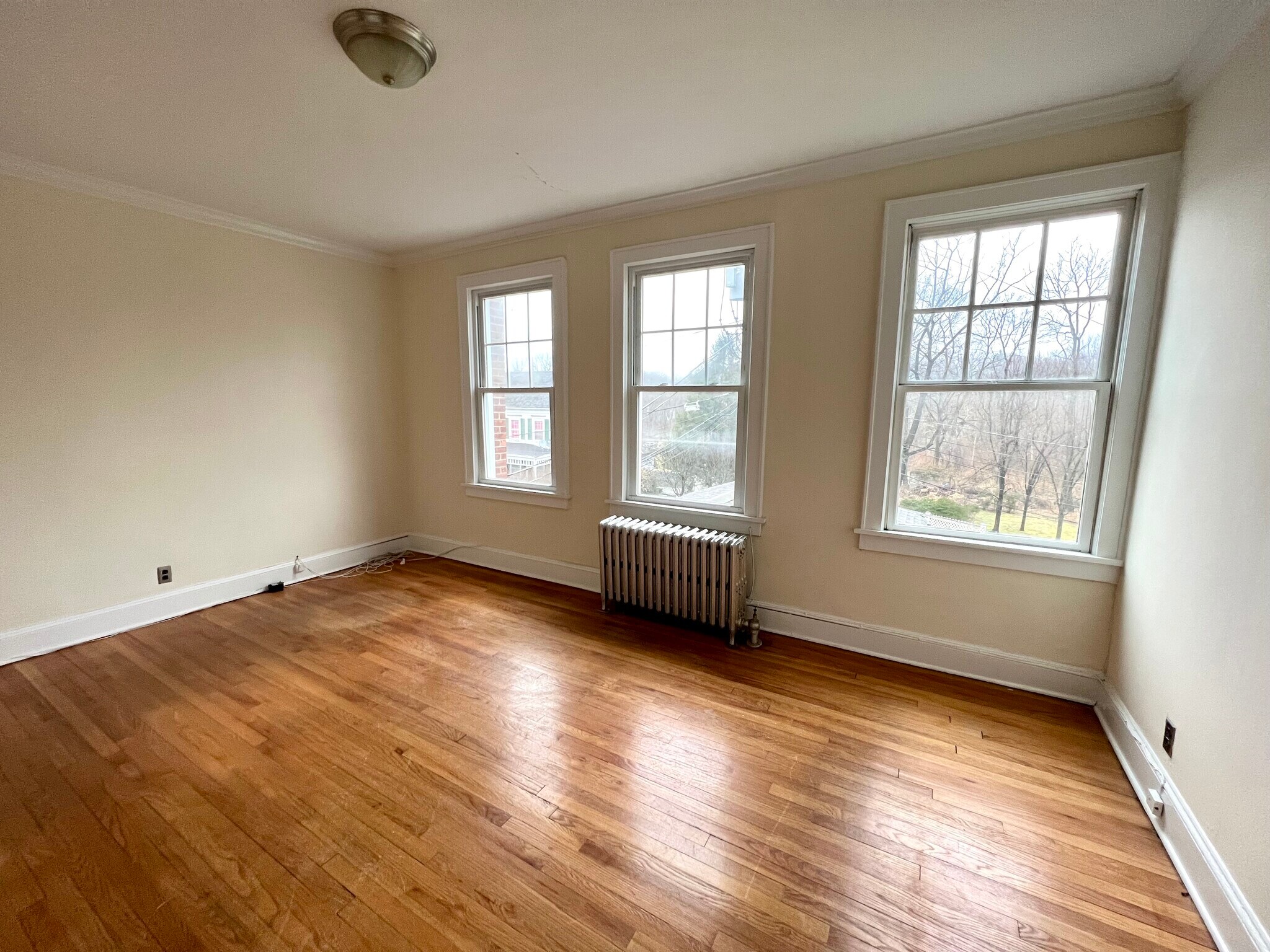 26 Village Grn, Bedford, NY for lease Interior Photo- Image 1 of 3
