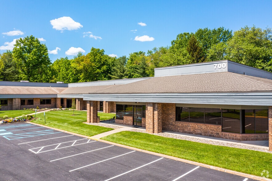 700 Business Center Dr, Horsham Township, PA for sale - Building Photo - Image 2 of 4