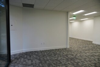 1010 Huntcliff, Atlanta, GA for lease Interior Photo- Image 1 of 16