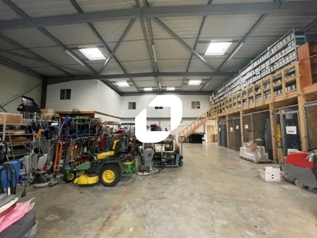 Office in Le Haillan for lease Building Photo- Image 1 of 10