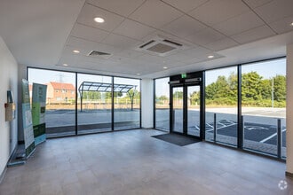 Rennie Dr, Dartford for lease Interior Photo- Image 2 of 18