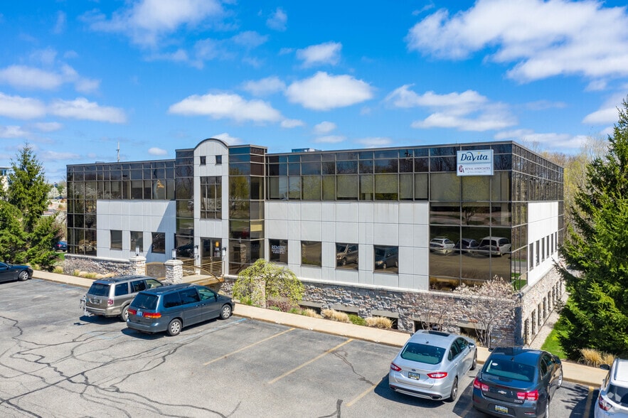 330 E Beltline Ave, Grand Rapids, MI for lease - Primary Photo - Image 1 of 4