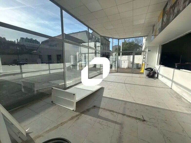 Flex in Deuil-la-Barre for sale - Interior Photo - Image 2 of 10