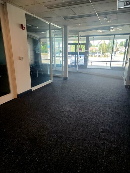 826-830 Belmont St, Brockton, MA for lease - Interior Photo - Image 2 of 9