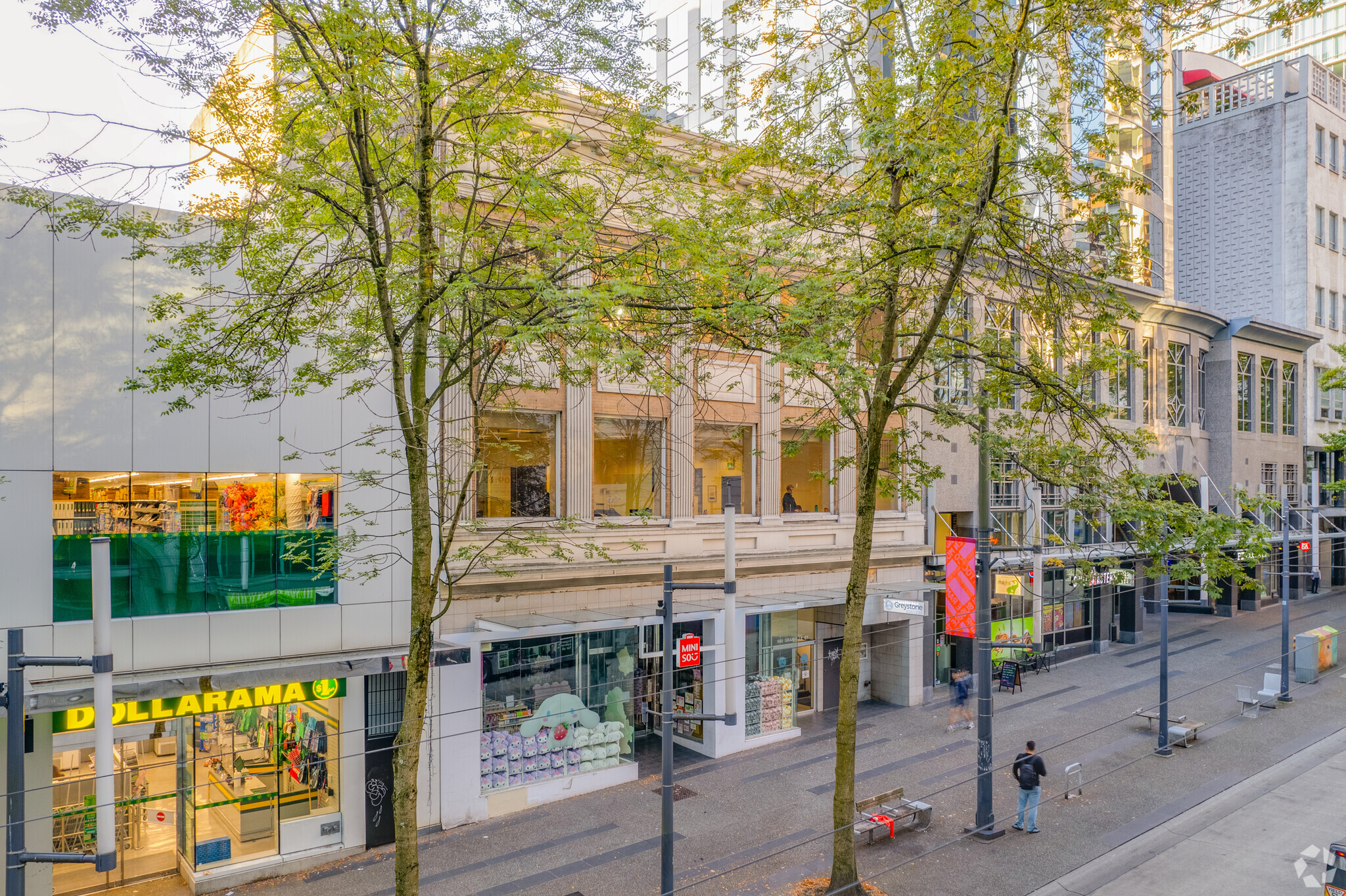 550-562 Granville St, Vancouver, BC for lease Primary Photo- Image 1 of 4