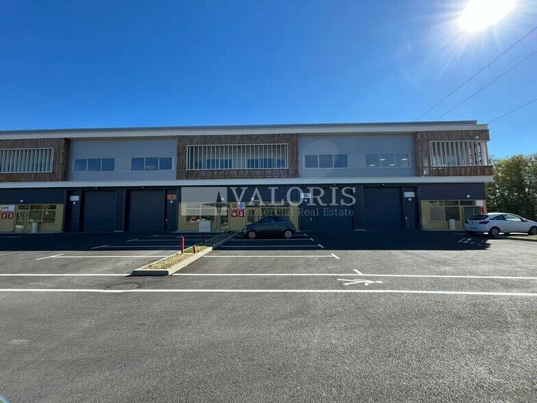 Flex in Aix-en-Provence for sale - Building Photo - Image 3 of 13