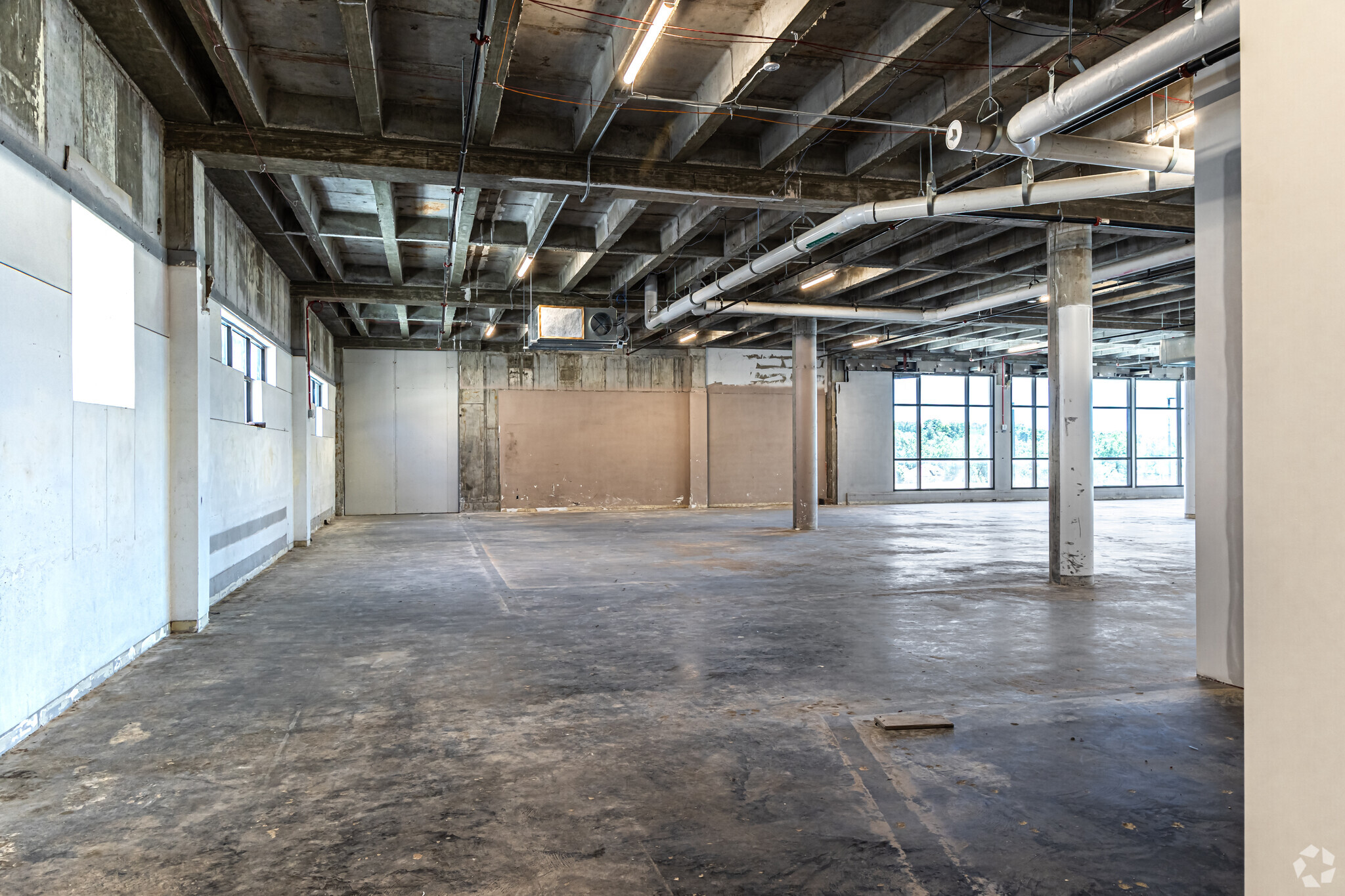 300 E 39th St, Kansas City, MO for lease Interior Photo- Image 1 of 9