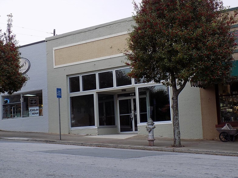 118 Rome St, Carrollton, GA 30117