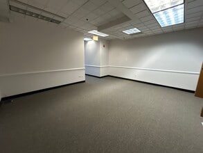 4747 Lincoln Mall Dr, Matteson, IL for lease Building Photo- Image 2 of 7