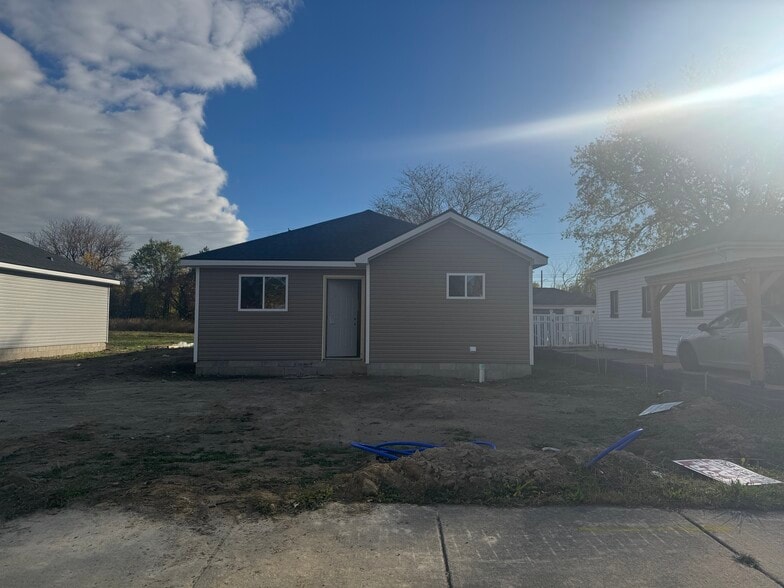 23266 Wellington Ave, Warren, MI for sale - Primary Photo - Image 1 of 1