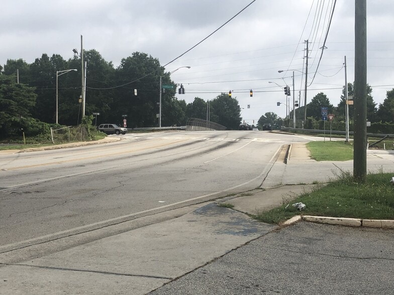 2526 Gresham Rd, Atlanta, GA for sale - Building Photo - Image 2 of 2