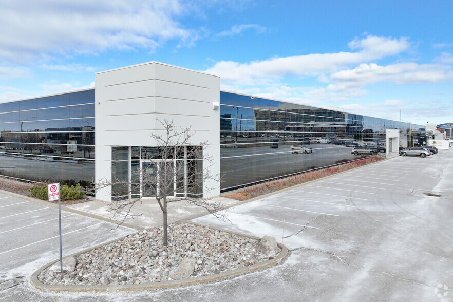 80 Courtneypark Dr W, Mississauga, ON for lease - Building Photo - Image 2 of 8