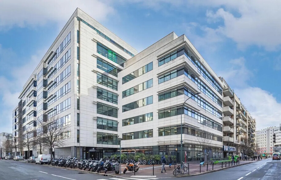 2 Rue Mozart, Clichy for lease - Building Photo - Image 1 of 16