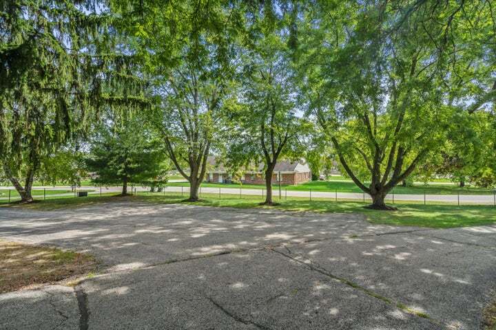110 E Oak Crest Dr, Wales, WI for sale - Building Photo - Image 3 of 7