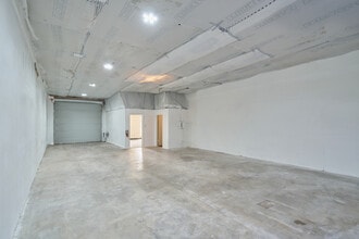 1300 S Frazier St, Conroe, TX for lease Interior Photo- Image 1 of 17