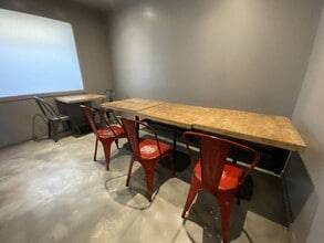 Retail in Barcelona, Barcelona for lease Interior Photo- Image 2 of 6