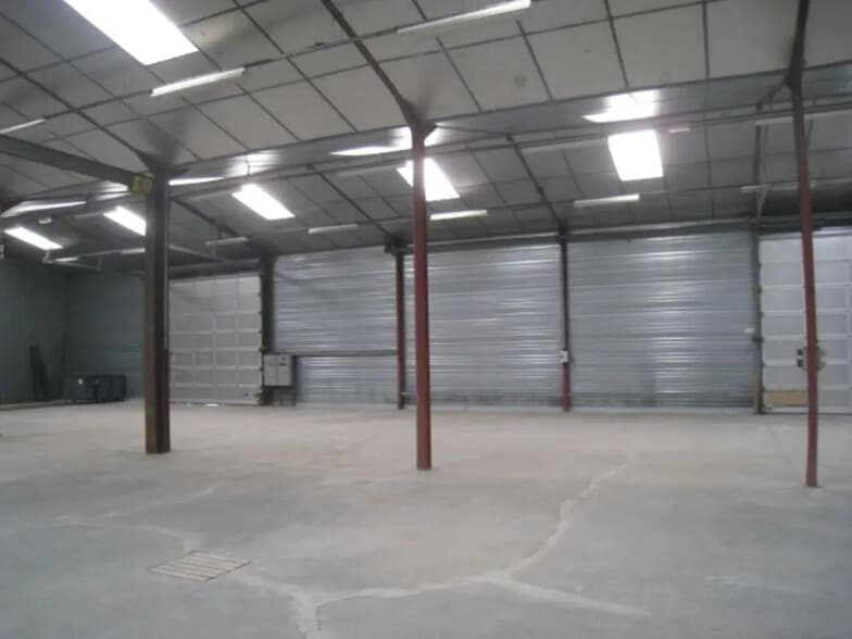 Flex in Gennevilliers for lease - Interior Photo - Image 2 of 4