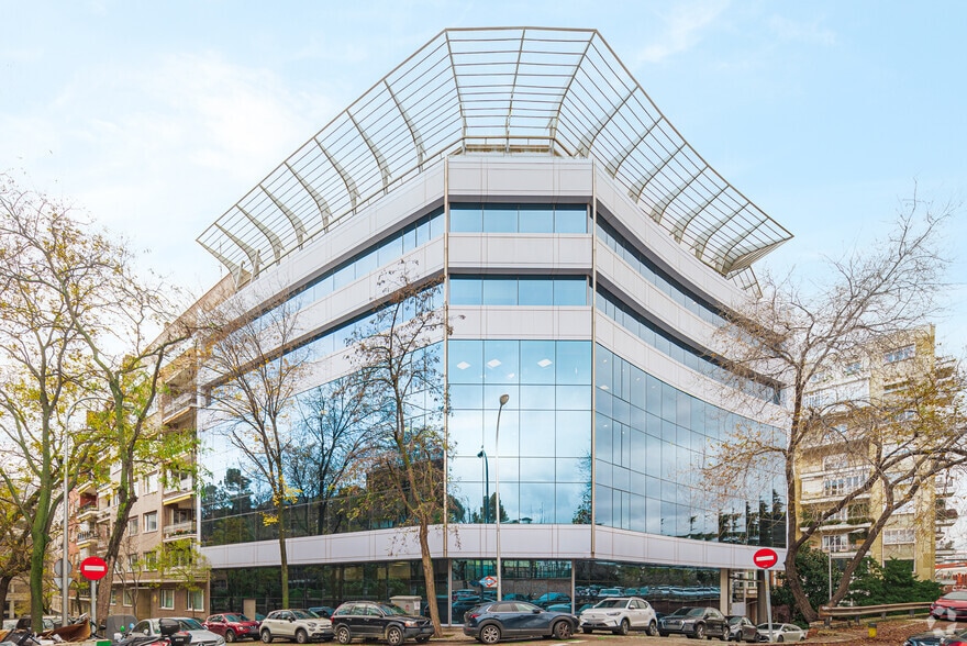 Calle de Pedro de Valdivia, 10, Madrid, Madrid for lease - Building Photo - Image 1 of 5