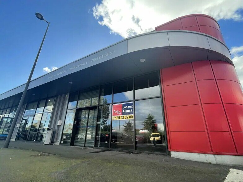 Retail in GONFREVILLE-L'ORCHER for lease - Building Photo - Image 1 of 1