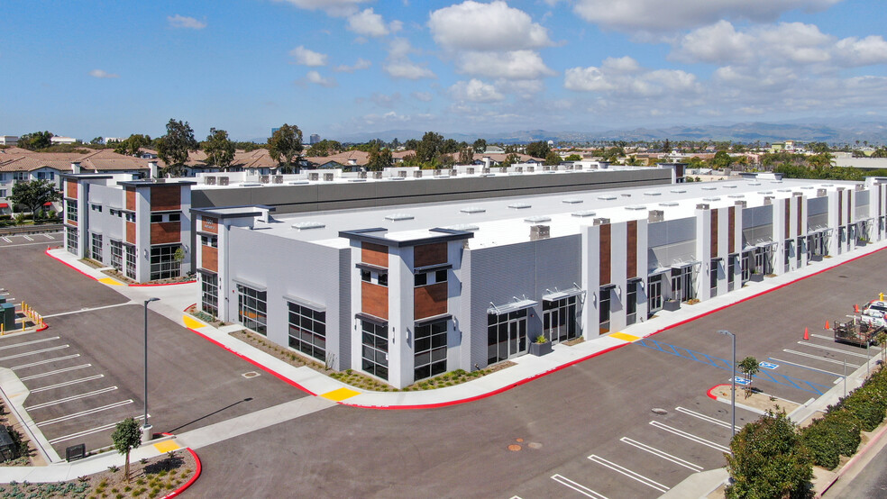 2301 Santiago Ct, Oxnard, CA for lease - Building Photo - Image 1 of 12