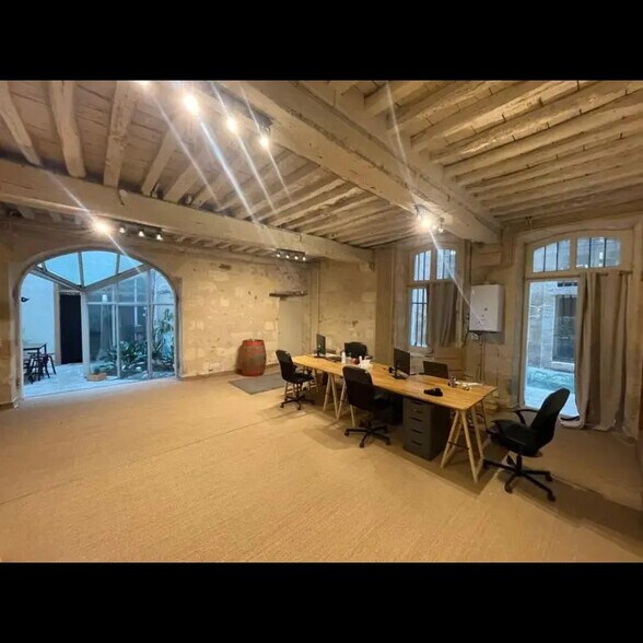 Office in Bordeaux for lease - Interior Photo - Image 3 of 3