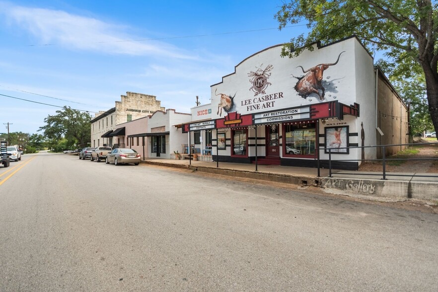 104 Nugent Ave, Johnson City, TX for sale - Building Photo - Image 3 of 35