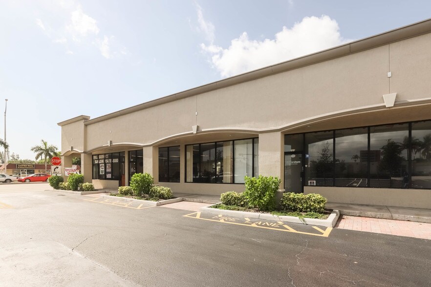 201-233 S Federal Hwy, Pompano Beach, FL for lease - Building Photo - Image 2 of 11