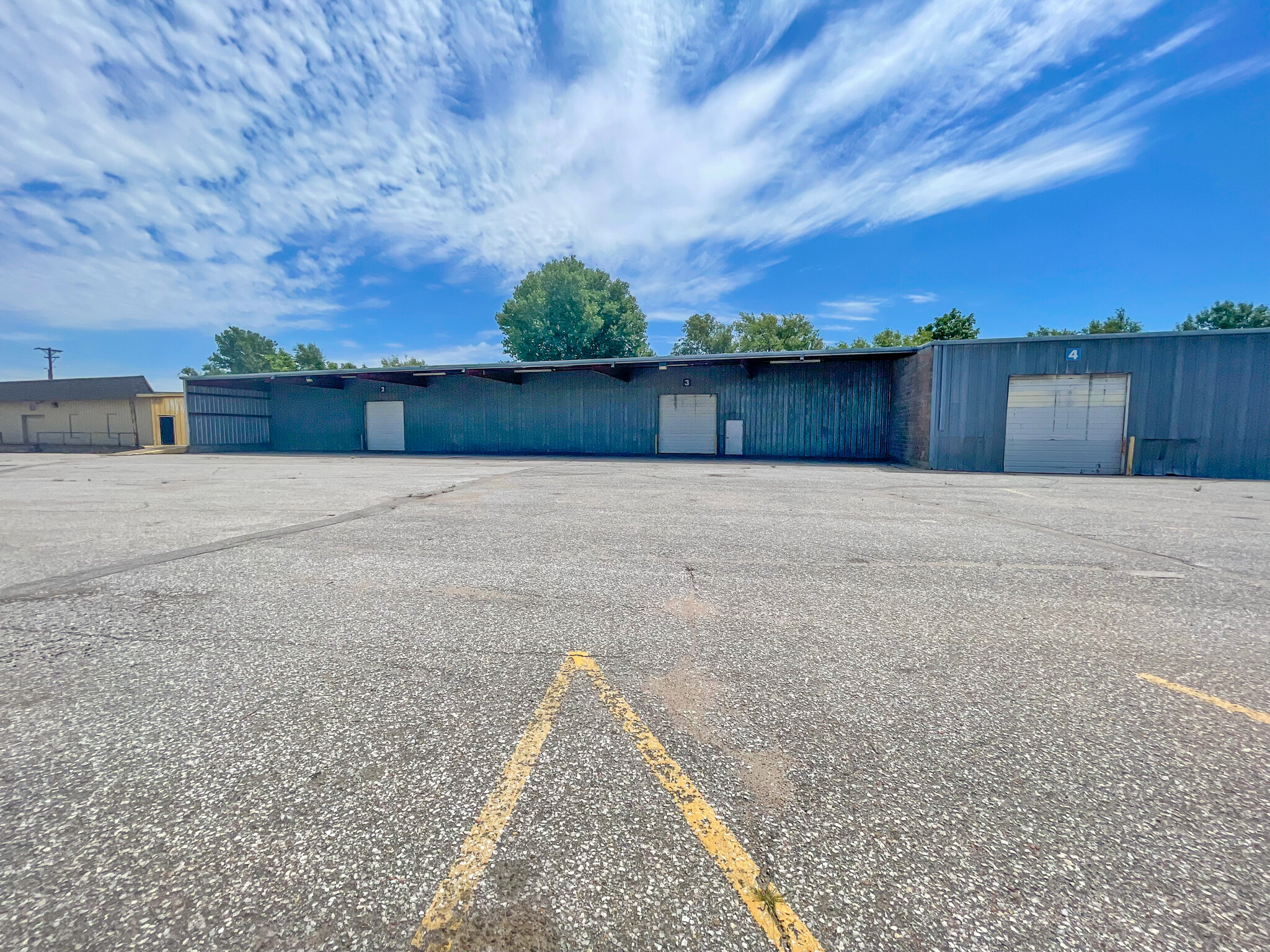 125 W MacArthur Rd, Wichita, KS 67217 - Industrial Buildings Available ...