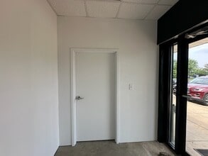 13275 University Blvd, Gainesville, VA for lease Interior Photo- Image 2 of 9