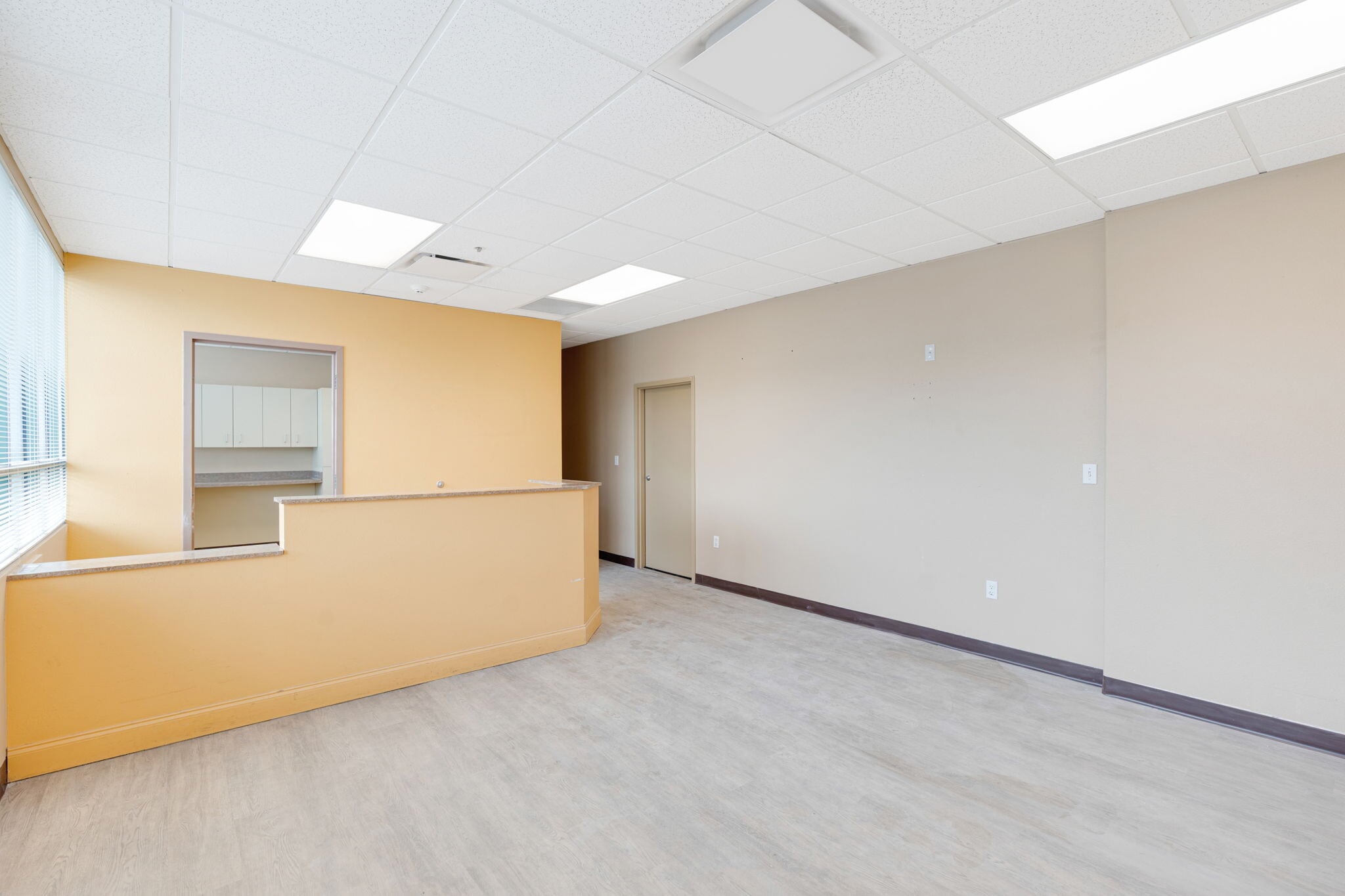 2401 University Pky, Sarasota, FL for lease Interior Photo- Image 1 of 7