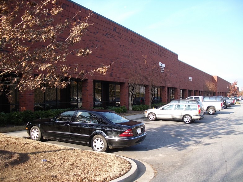 315 Shawnee North Dr, Suwanee, GA for lease - Building Photo - Image 1 of 5