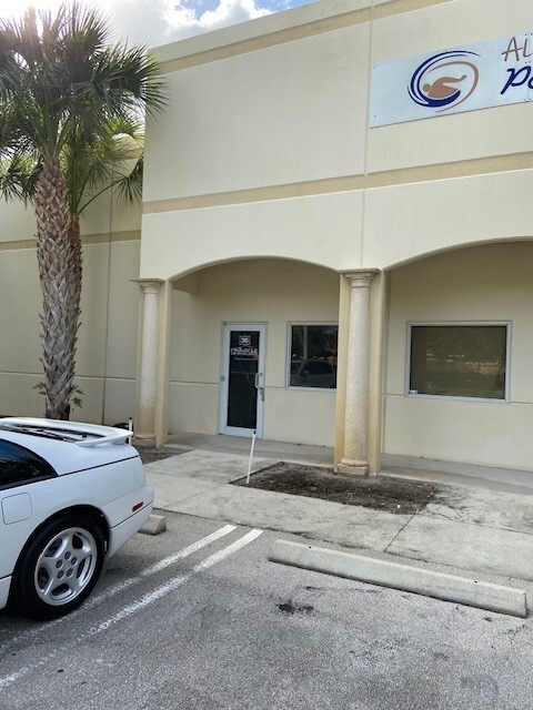 581 105th Ave N, West Palm Beach, FL for sale Building Photo- Image 1 of 7