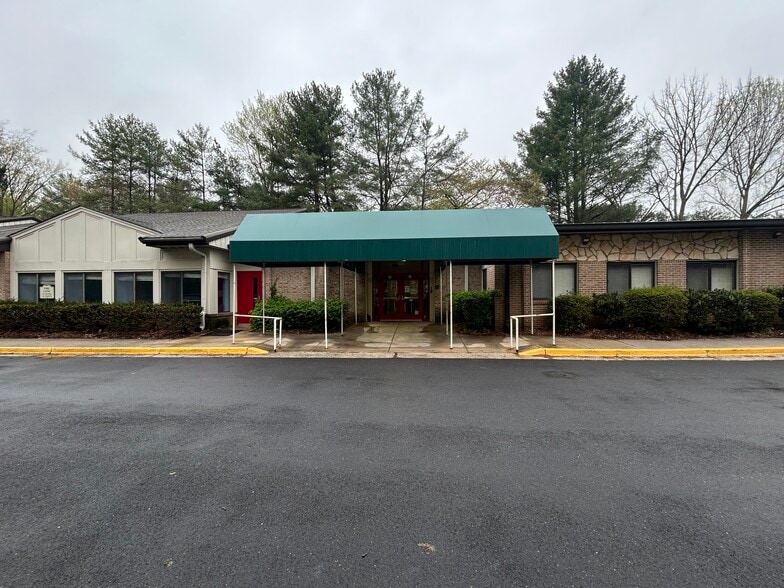 8507 Emory Grove Rd, Gaithersburg, MD for sale - Building Photo - Image 1 of 2