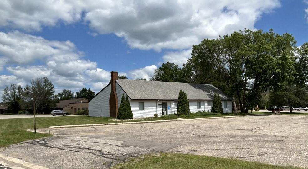 908 W Main St, Adams, MN for sale - Primary Photo - Image 1 of 4