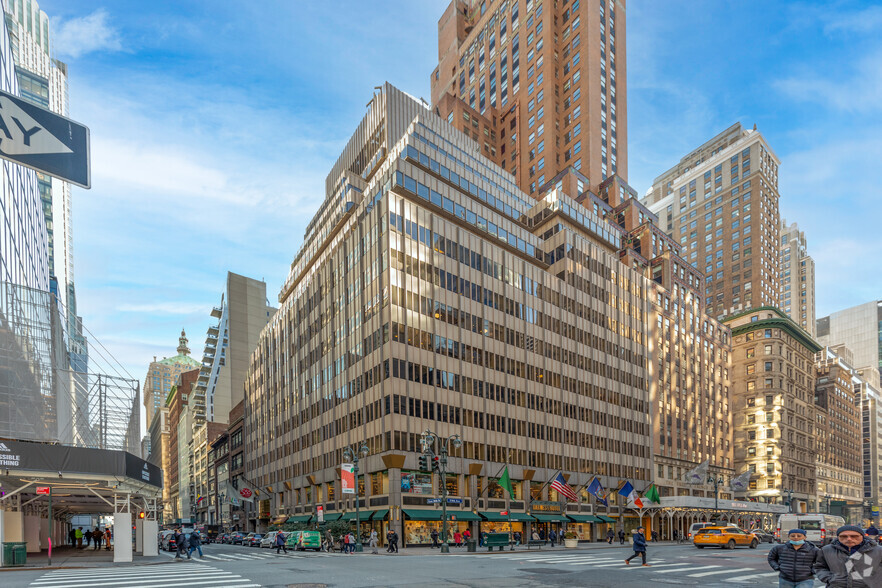 555 Fifth Ave, New York, NY for lease - Primary Photo - Image 1 of 11