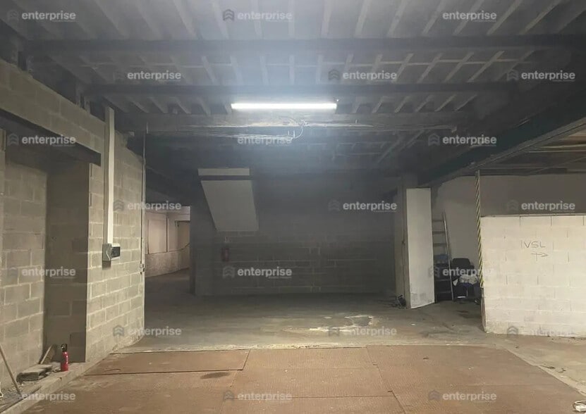 Flex in Saint-Quentin for lease - Interior Photo - Image 2 of 3